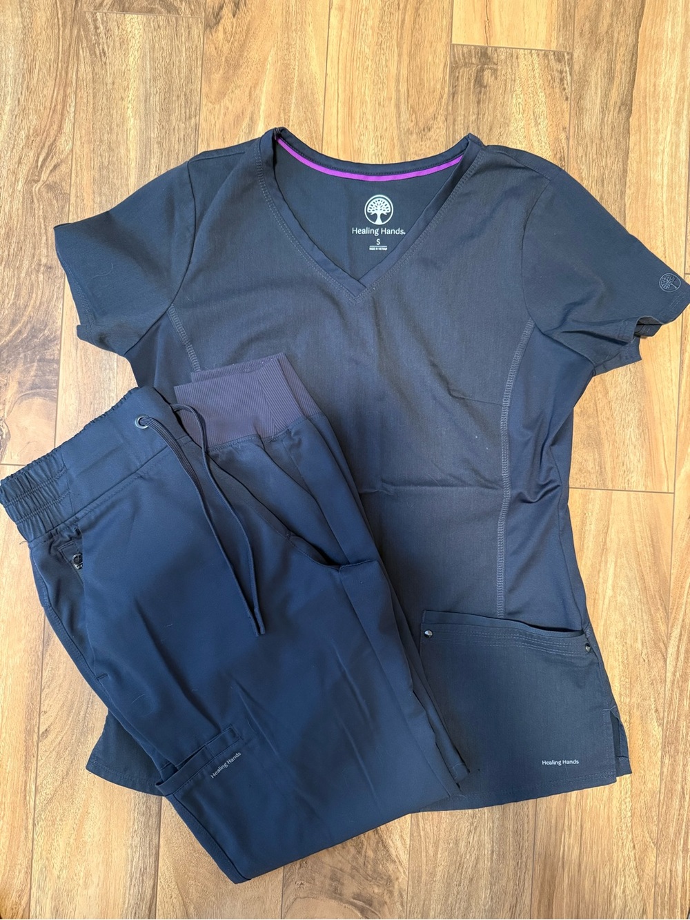 Women's Scrub Sets - Fabletics, Healing Hands, etc - 7 sets - Picture 5 of 8